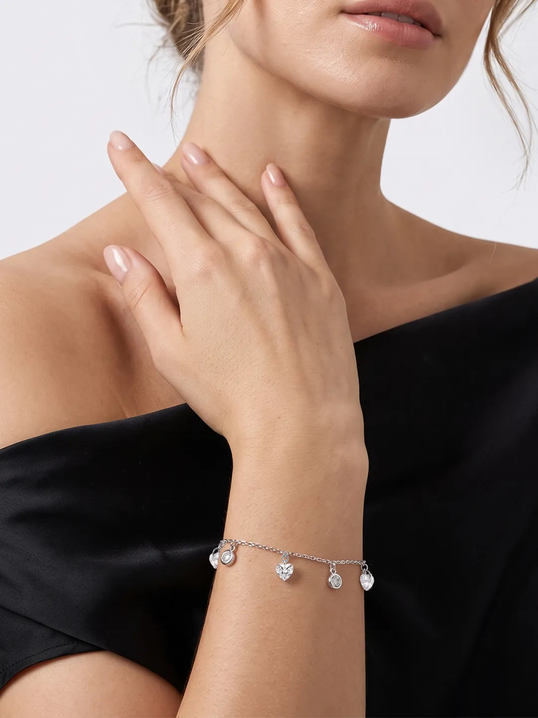 Jolie Heart Droplet Bracelet