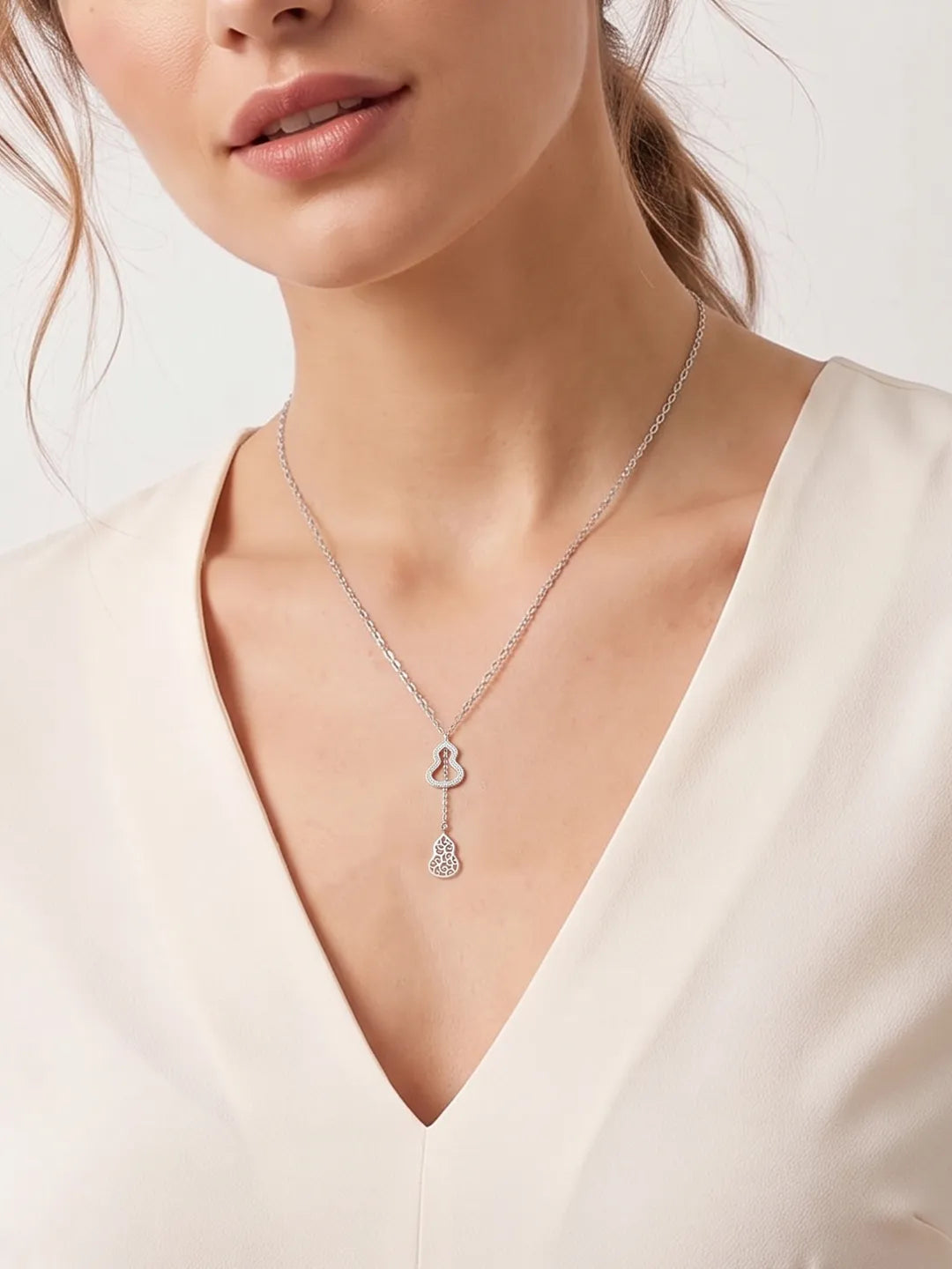 The Everwealth Hulu Necklace