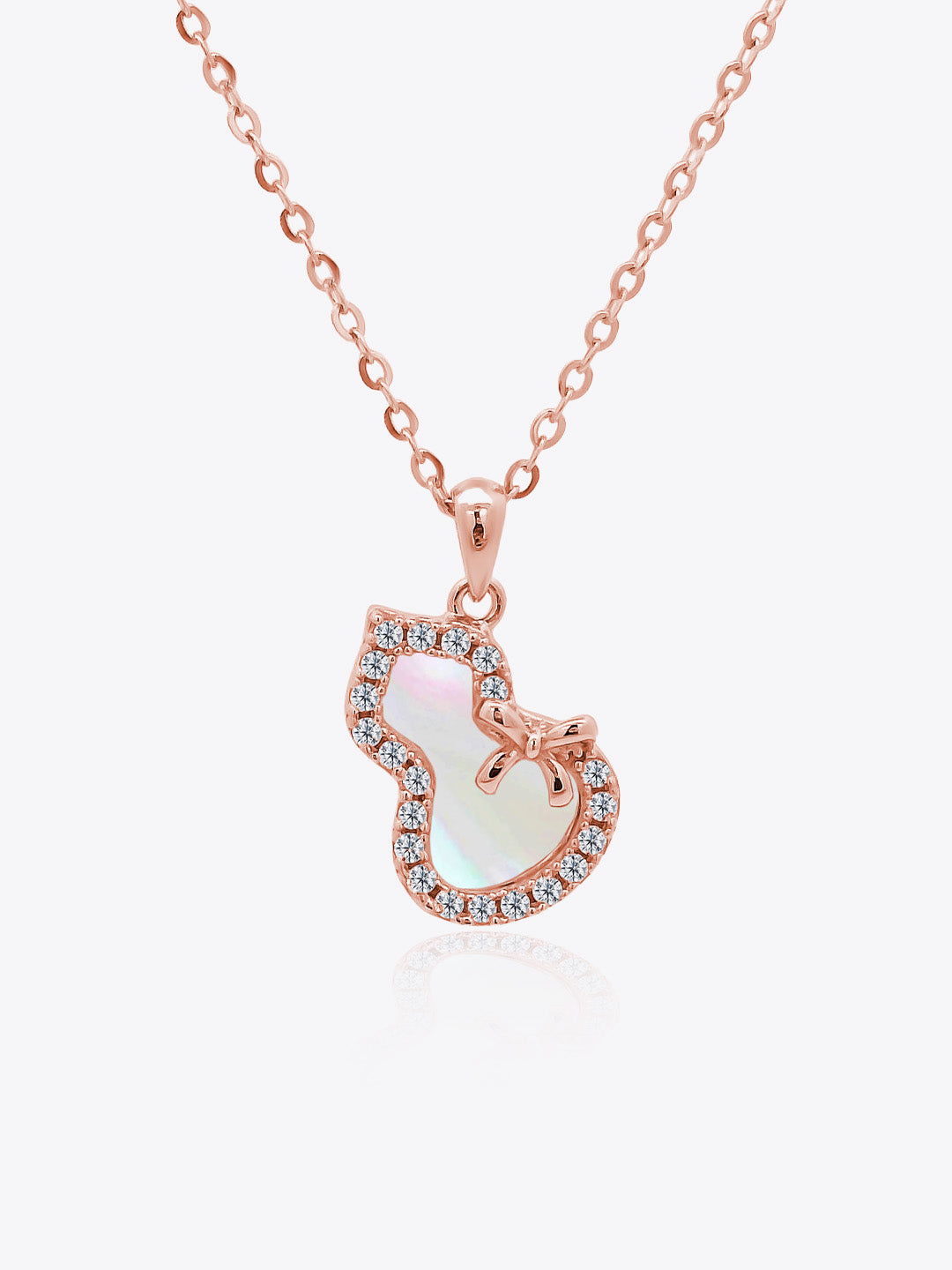 Heart-Guarding Knot Hulu Pendant